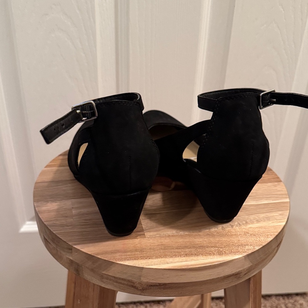 me too Black Ankle-Strap Wedge Pumps - Picture 6 of 9